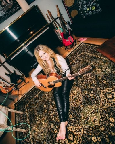 Avril Lavigne Feet Toes And Soles 469