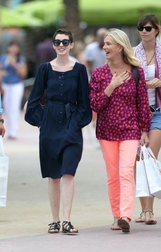 Anne Hathaway Feet Toes And Soles 518