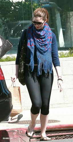 Anne Hathaway Feet Toes And Soles 759