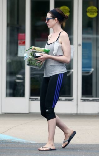 Anne Hathaway Feet Toes And Soles 909