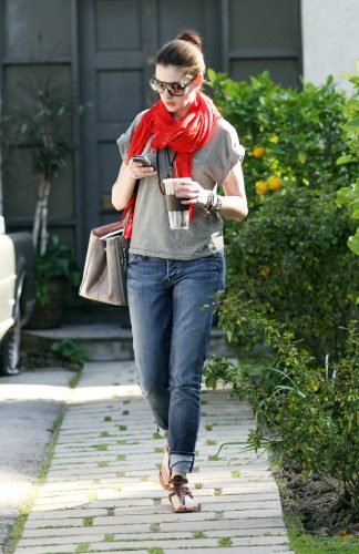 Anne Hathaway Feet Toes And Soles 967