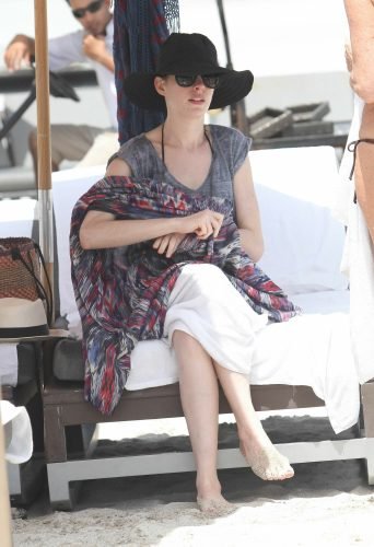 Anne Hathaway Feet Toes And Soles 982