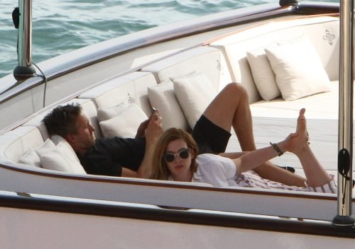 Anne Hathaway Feet Toes And Soles 172