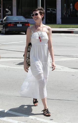 Anne Hathaway Feet Toes And Soles 1273