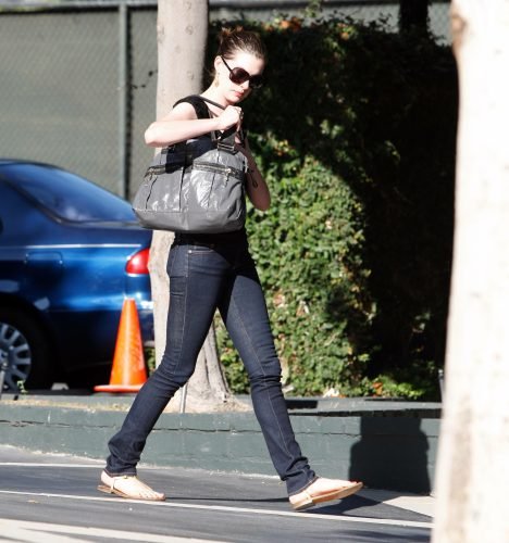 Anne Hathaway Feet Toes And Soles 1357