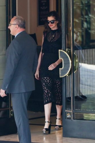 Anne Hathaway Feet Toes And Soles 1528