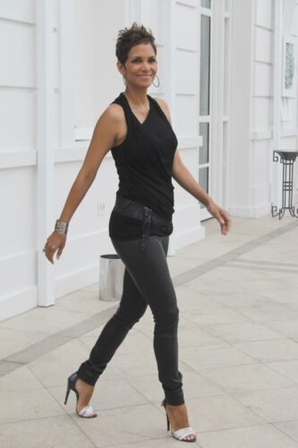 Halle Berry Feet Toes And Soles 977