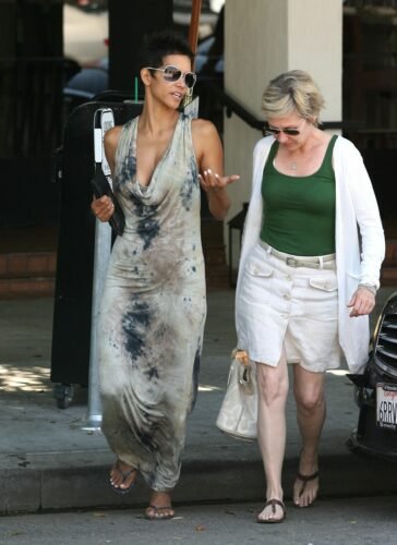Halle Berry Feet Toes And Soles 1138