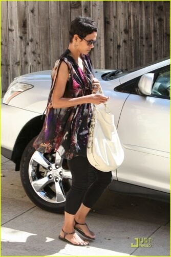 Halle Berry Feet Toes And Soles 1570