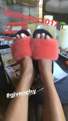 Angie Harmon Feet Toes And Soles 92