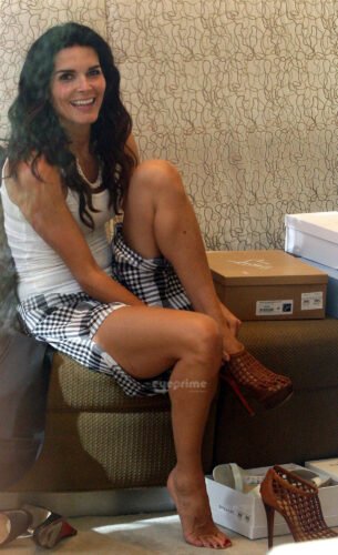 Angie Harmon Feet Toes And Soles 189