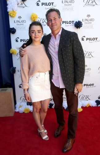 Maisie Williams Feet Toes And Soles 251