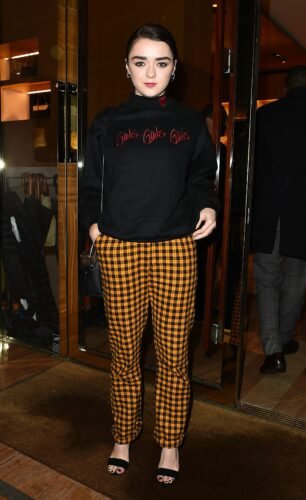 Maisie Williams Feet Toes And Soles 275