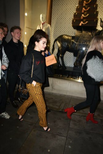 Maisie Williams Feet Toes And Soles 280