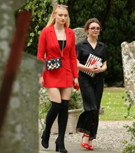 Maisie Williams Feet Toes And Soles 365