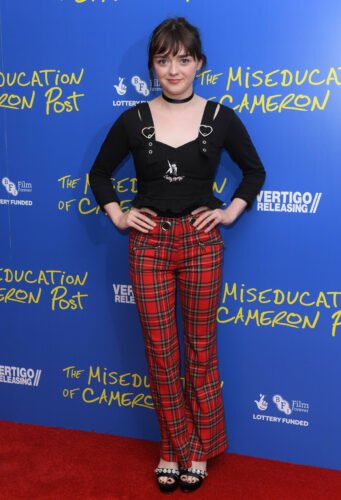 Maisie Williams Feet Toes And Soles 376