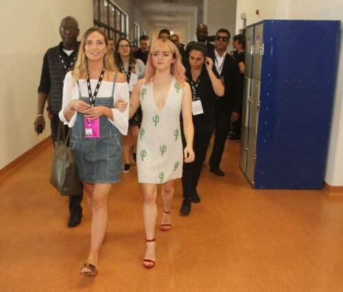 Maisie Williams Feet Toes And Soles 392