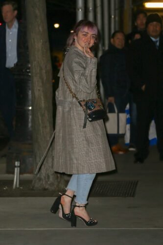 Maisie Williams Feet Toes And Soles 402