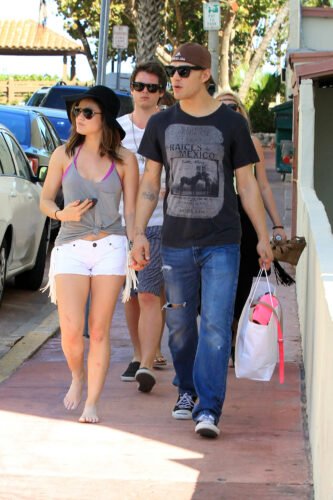 Lucy Hale Feet Toes And Soles 209