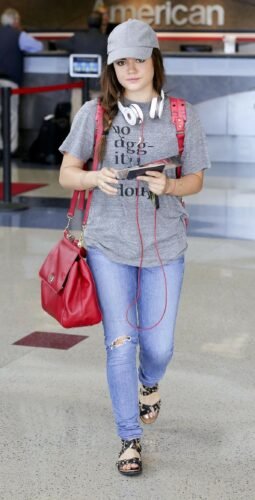 Lucy Hale Feet Toes And Soles 384