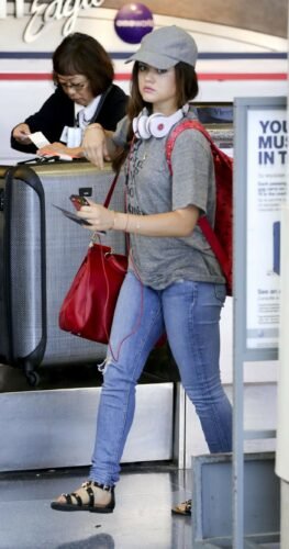 Lucy Hale Feet Toes And Soles 388