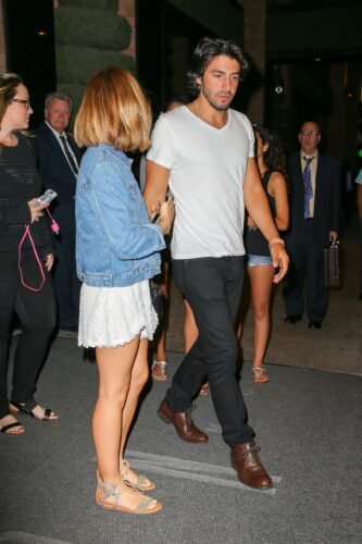 Lucy Hale Feet Toes And Soles 741