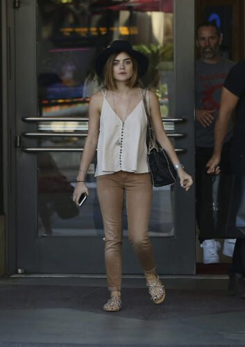 Lucy Hale Feet Toes And Soles 767