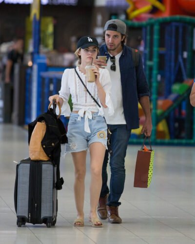 Lucy Hale Feet Toes And Soles 931