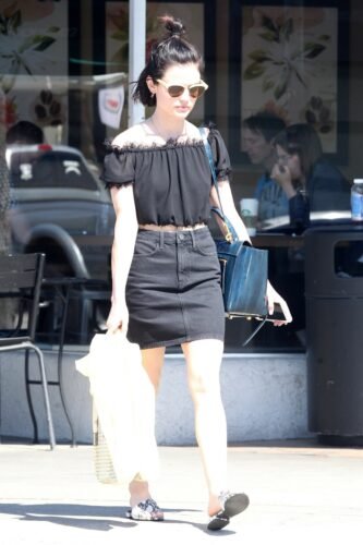 Lucy Hale Feet Toes And Soles 1006