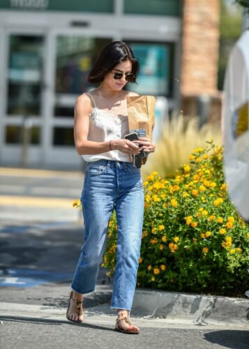 Lucy Hale Feet Toes And Soles 1139
