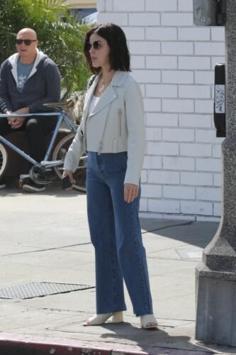 Lucy Hale Feet Toes And Soles 1183