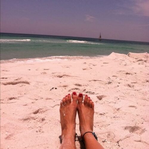 Emily Osment Feet Toes And Soles 45