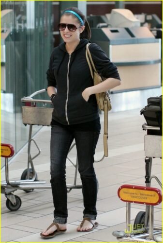 Anna Kendrick Feet Toes And Soles 100