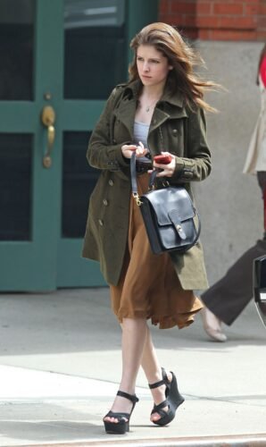 Anna Kendrick Feet Toes And Soles 440
