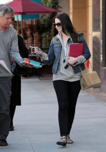 Michelle Trachtenberg Feet Toes And Soles 161