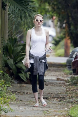 Emma Roberts Feet Toes And Soles 768