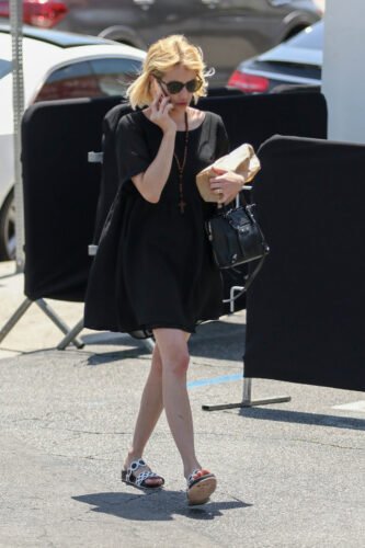 Emma Roberts Feet Toes And Soles 1039