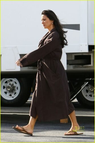 Olivia Munn Feet Toes And Soles 61