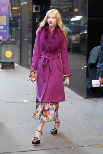 Anya Taylor-Joy Feet Toes And Soles 162