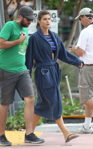 Alexanda Daddario Feet Toes And Soles 151