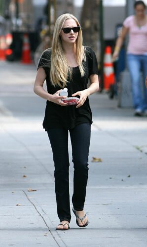 Amanda Seyfried Feet Toes And Soles 8