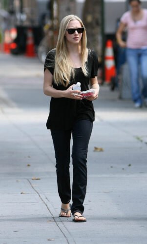 Amanda Seyfried Feet Toes And Soles 9
