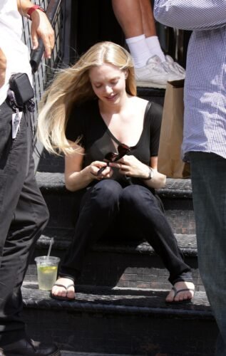 Amanda Seyfried Feet Toes And Soles 11