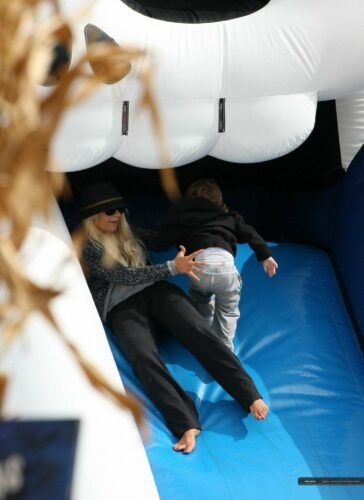 Christina Aguilera Feet Toes And Soles 204