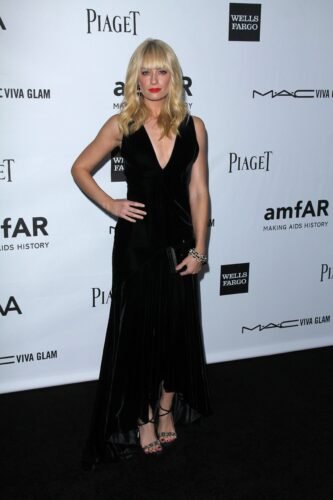 Beth Behrs Feet Toes And Soles 40