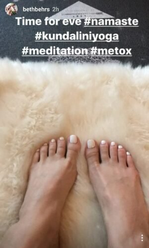 Beth Behrs Feet Toes And Soles 356