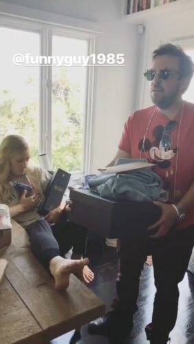 Beth Behrs Feet Toes And Soles 359