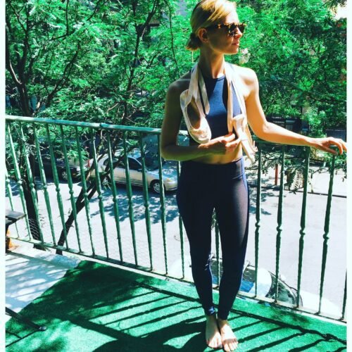 Beth Behrs Feet Toes And Soles 388