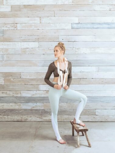 Beth Behrs Feet Toes And Soles 391