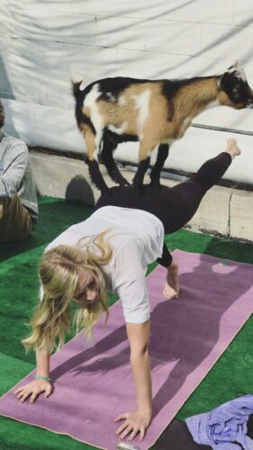 Beth Behrs Feet Toes And Soles 395